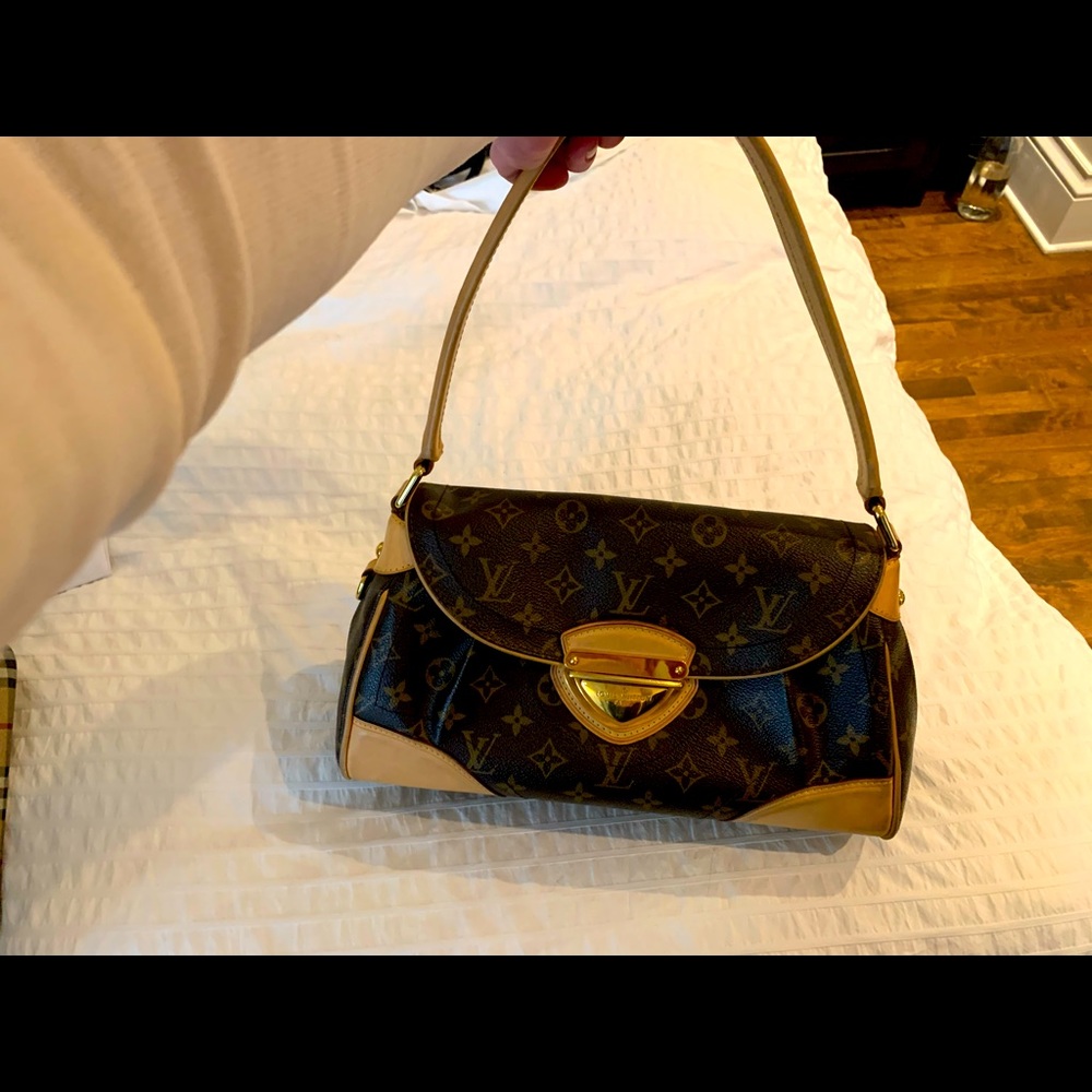 Louis Vuitton authentic purse. Signature Canvas